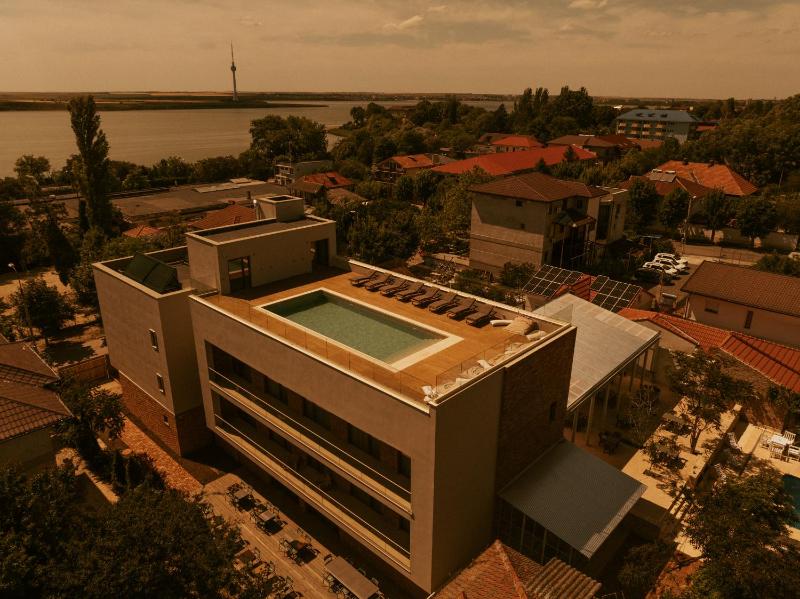 Deluxe King Room image 2