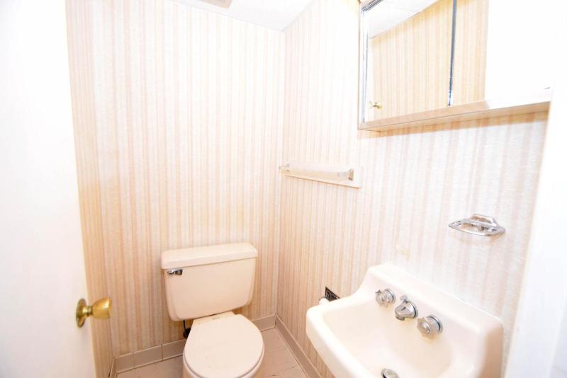 One-Bedroom Apartment image 3