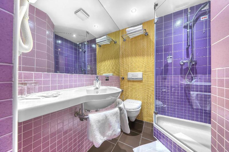 Superior Double or Twin Room with Balcony image 4