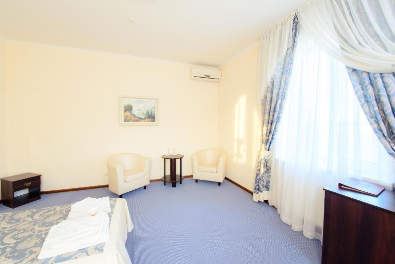  Twin Room image 3