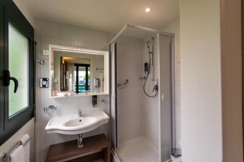 Double Room image 3