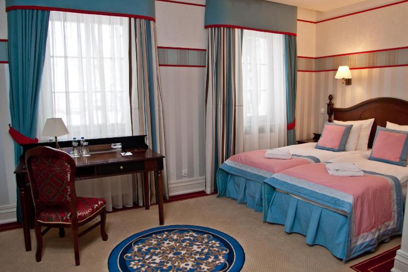 Standard Double Room image 3
