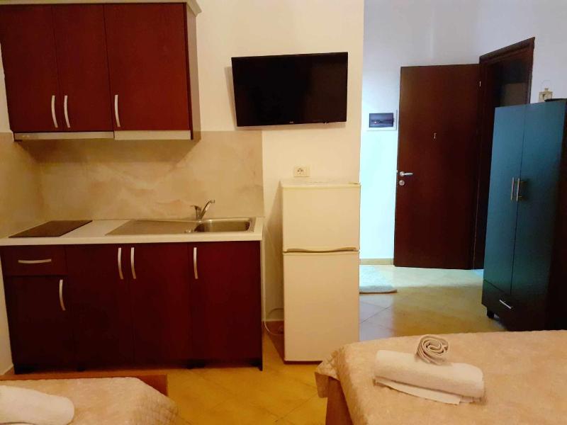 Double Room with Balcony image 4