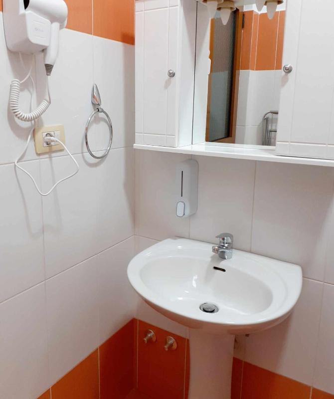 Double Room with Balcony image 2