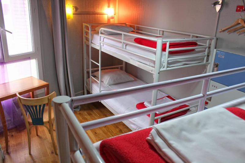 Quadruple Room with Private Bathroom image 4