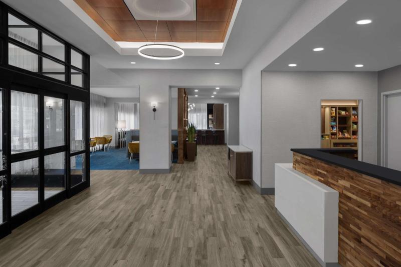 Hampton Inn Cleveland-Downtown - image 3