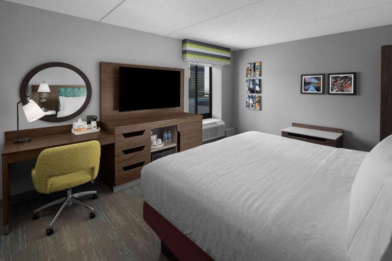 King Room with King Bed - Non-Smoking image 4