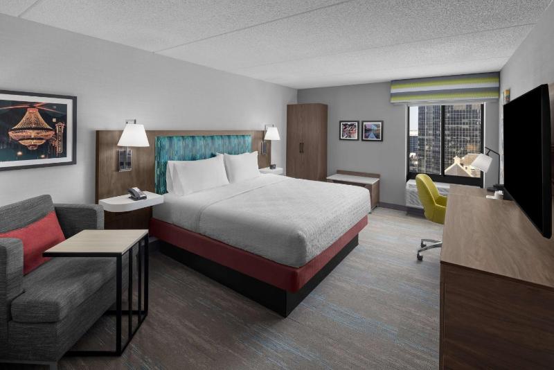 King Room with King Bed - Non-Smoking image 3