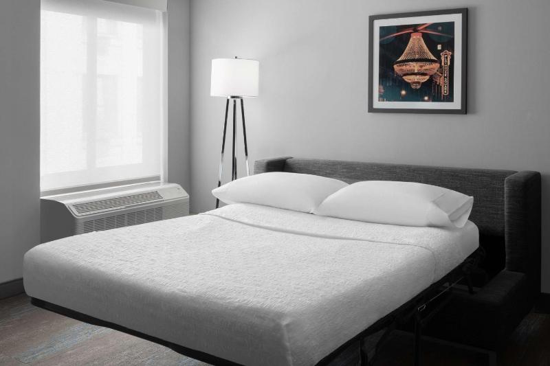 Hampton Inn Cleveland-Downtown - image 4