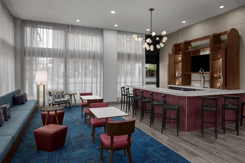 Hampton Inn Cleveland-Downtown - image 11