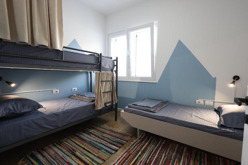 Baza Hostel - Swimming Pool - image 15
