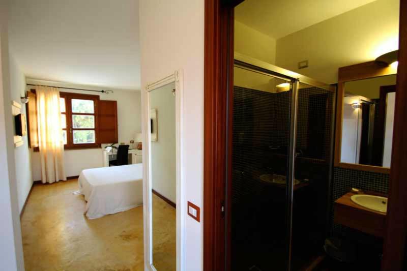 Superior Double or Twin Room image 4