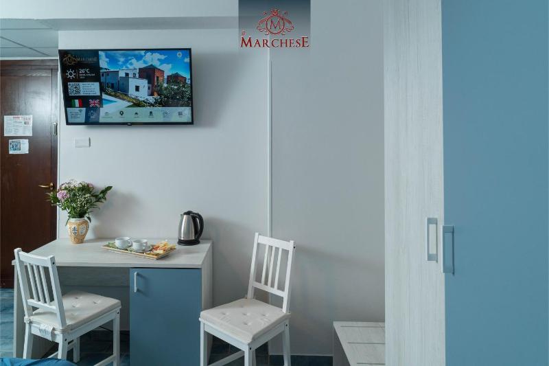 Deluxe Double Room with Balcony and Sea View image 4