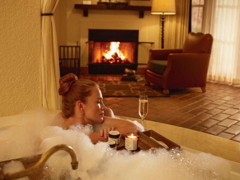 Mission Spa King Suite with Sofa Bed, Fireplace, Patio or Balcony, Jacuzzi and Garden View image 4