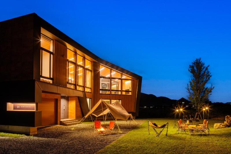 MOMO HAKUBA by Jade Group Images