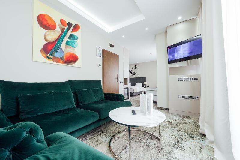 Superior Apartment image 3