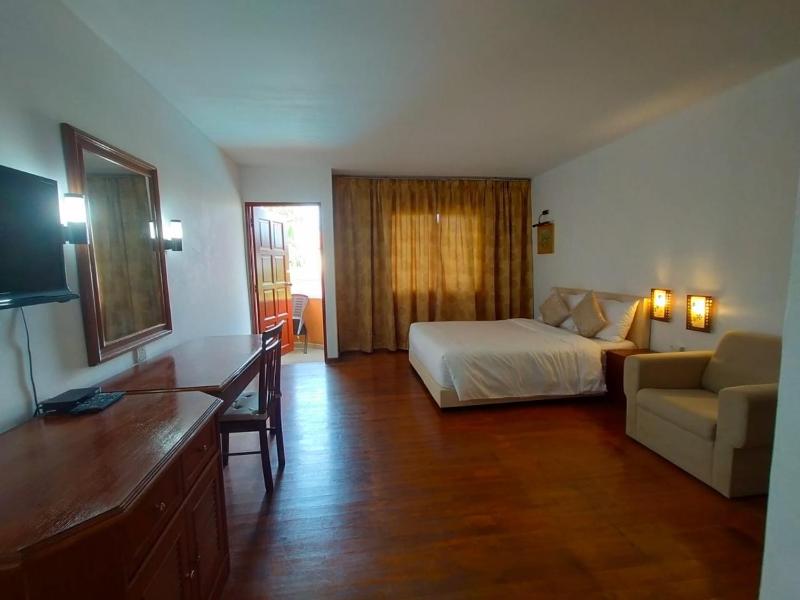 Single Room with Pool View image 2