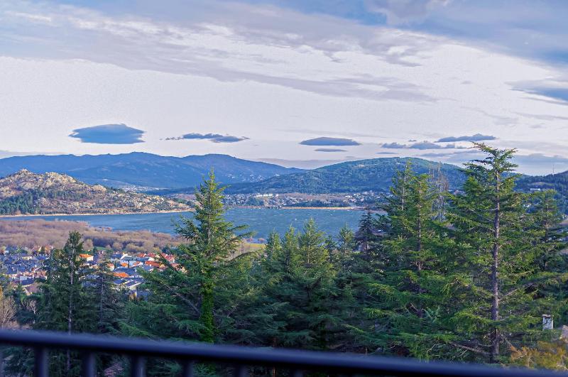Suite with Lake View image 4