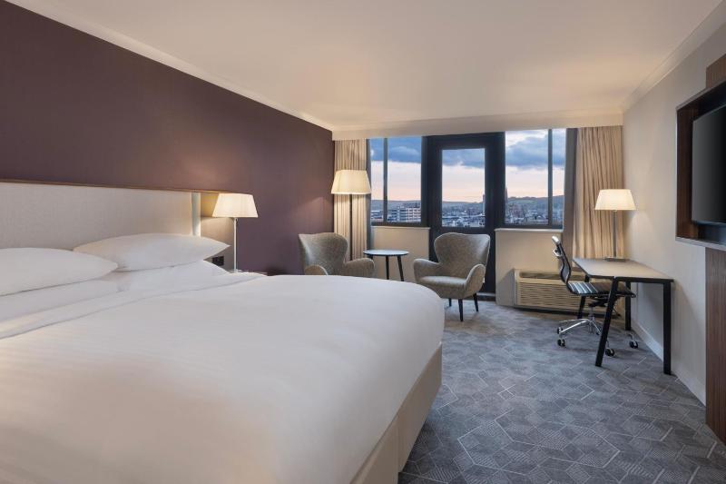 Executive King Room - Lounge Access image 1