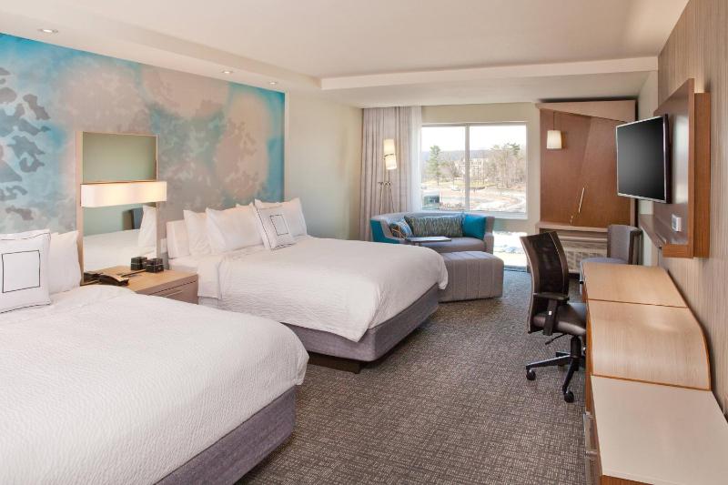 Deluxe Queen Room image 1