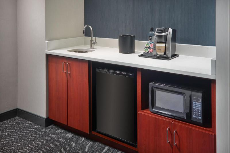 One-Bedroom King Suite image 2