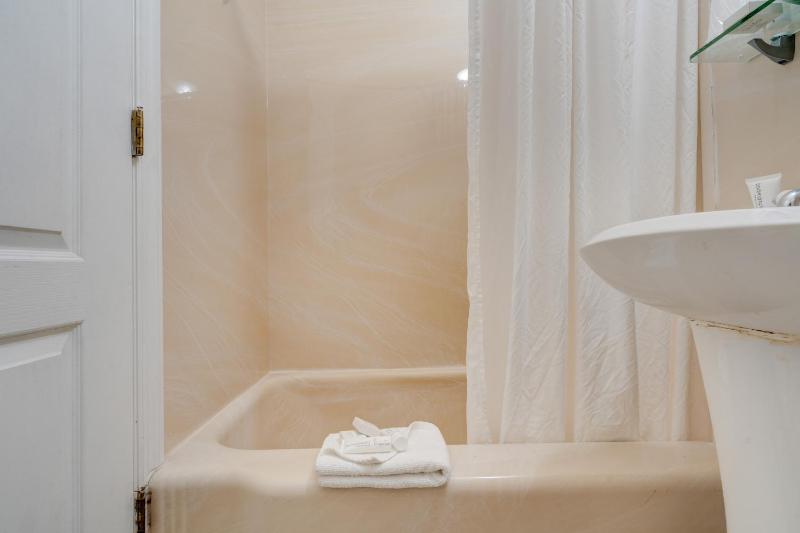 Standard Double Room (2 Adults) image 3