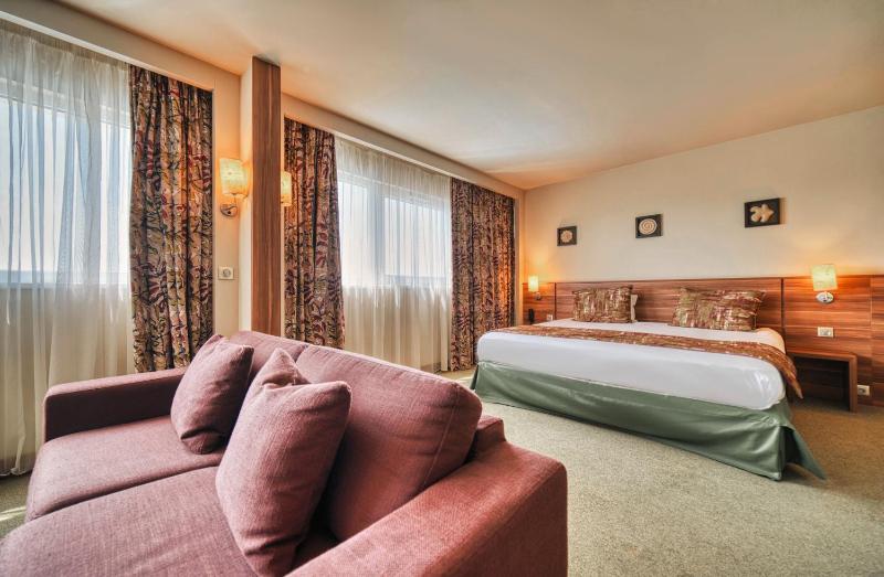 Junior Suite - 1 King Bed 1 Sofa Bed image 1