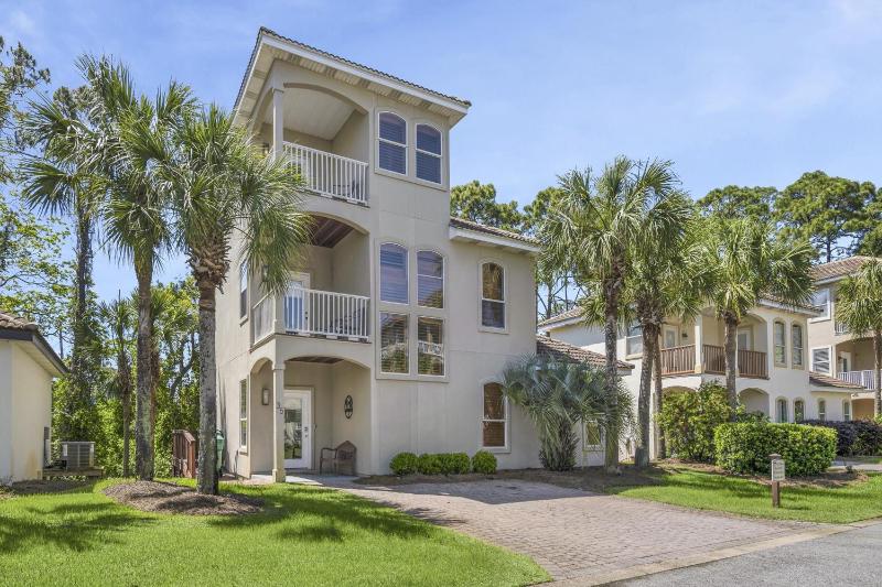 Four-Bedroom Holiday Home image 1