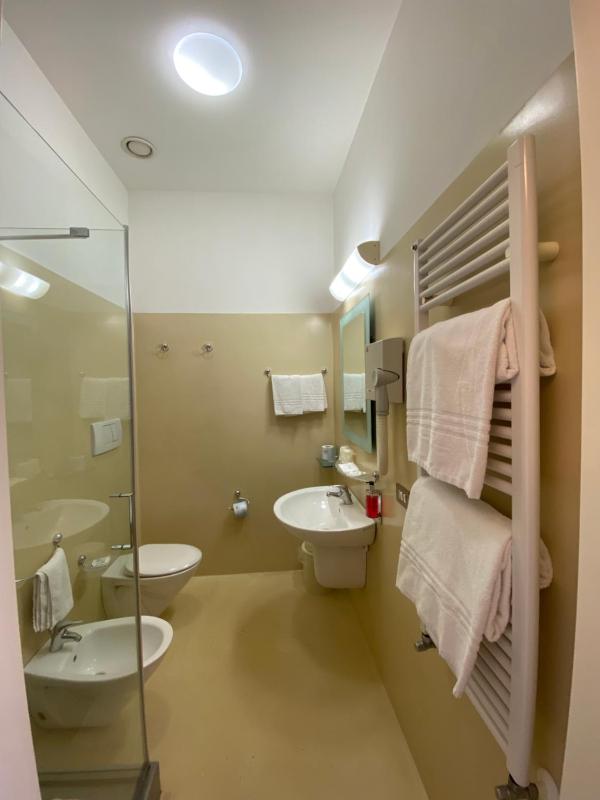 Superior Triple Room image 4