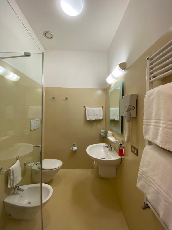 Superior Triple Room image 3