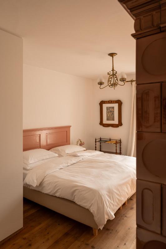 Classic Double Room image 4