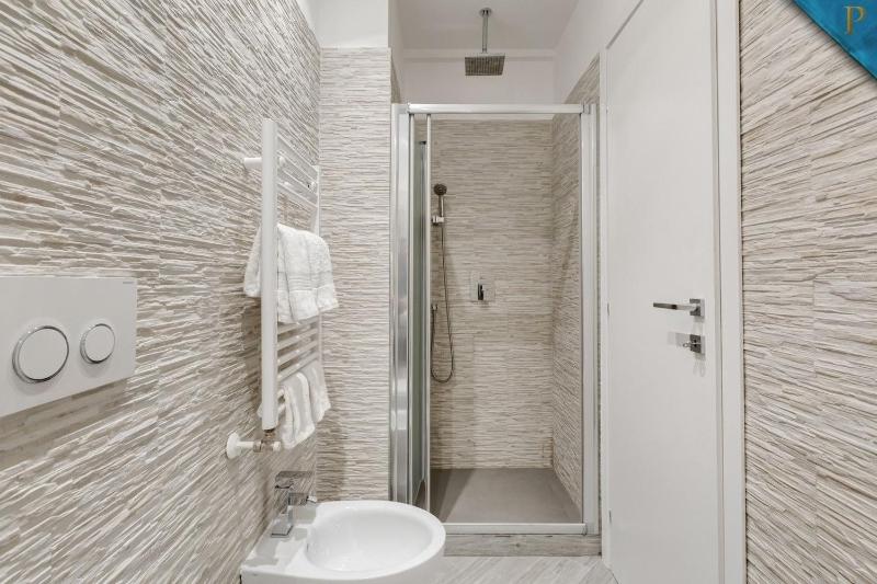 Deluxe Double Room with Extra Bed image 4