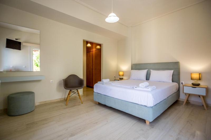 Double Room image 3
