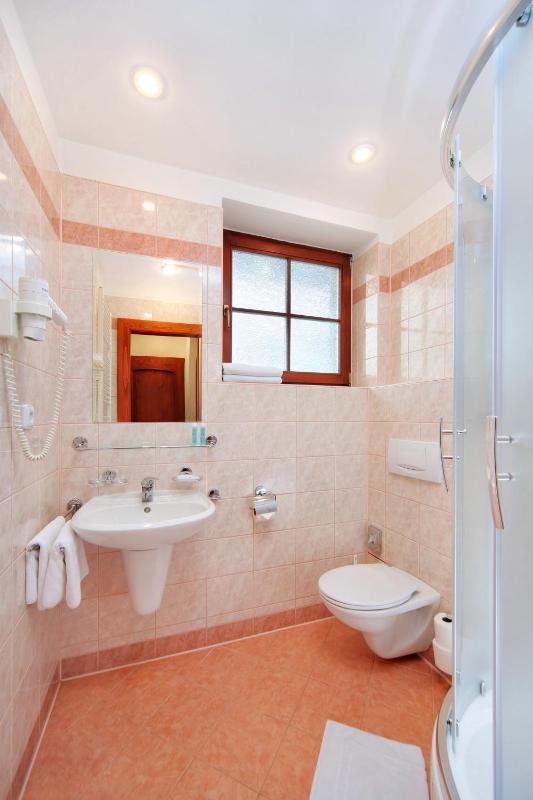 Double Room with Balcony image 4