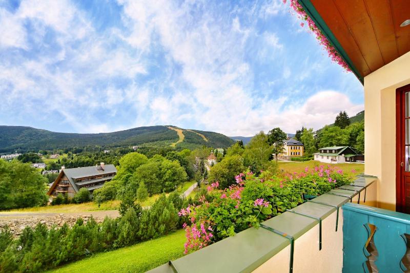 Triple Room with Balcony image 4
