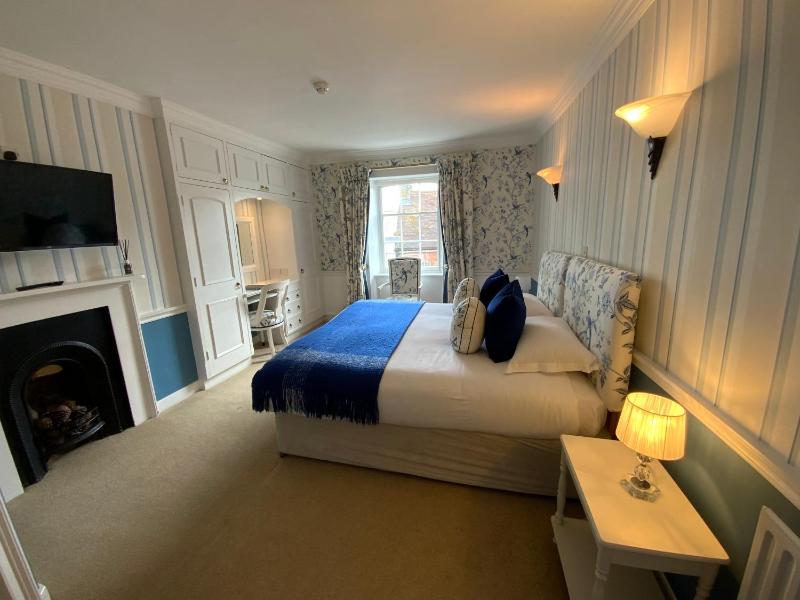Deluxe Double or Twin Room with City View image 2