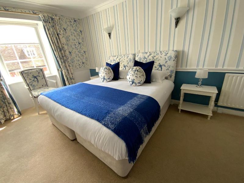 Deluxe Double or Twin Room with City View image 4