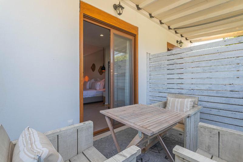Triple Room with Garden View image 3