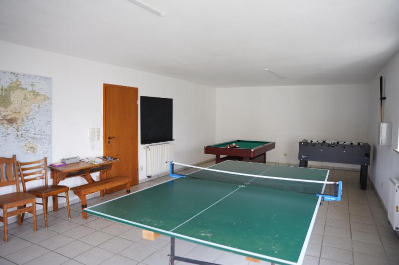 Large One-Bedroom Apartment image 1