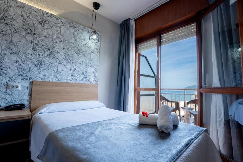 Double or Twin Room image 3
