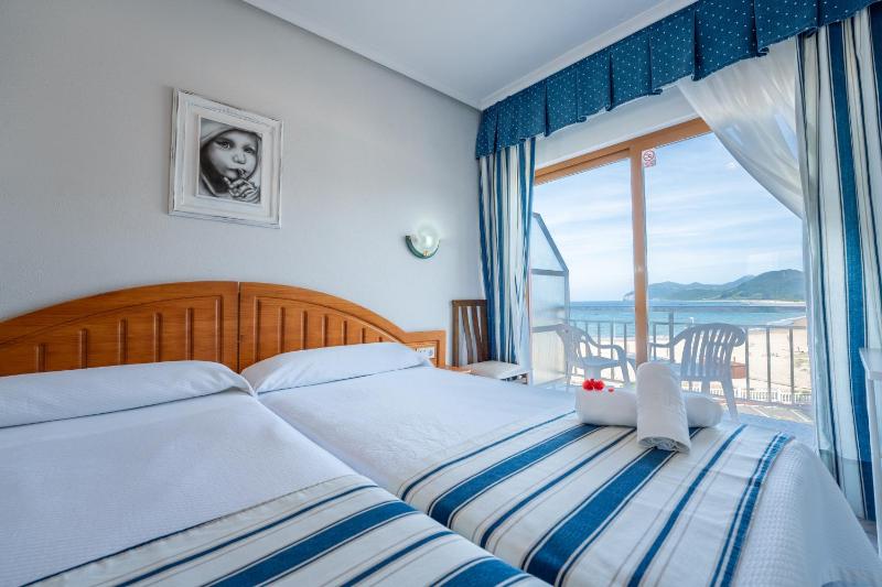 Double or Twin Room image 2