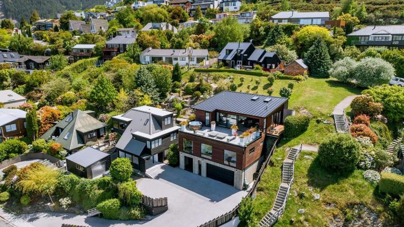 Magnificent Lakeview Modern Luxury - image 7