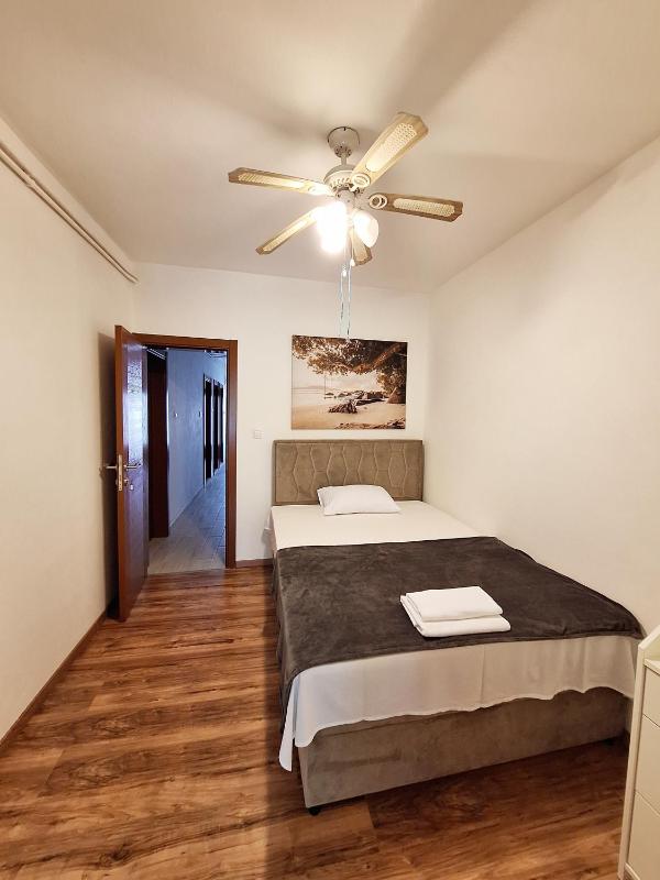 Apartmani Hortenzija - image 12