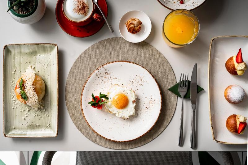 Hotel Eden Roc Suites - image 9