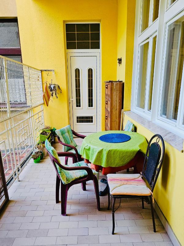 Central with Parking 3 Bedroom Apartment - image 4