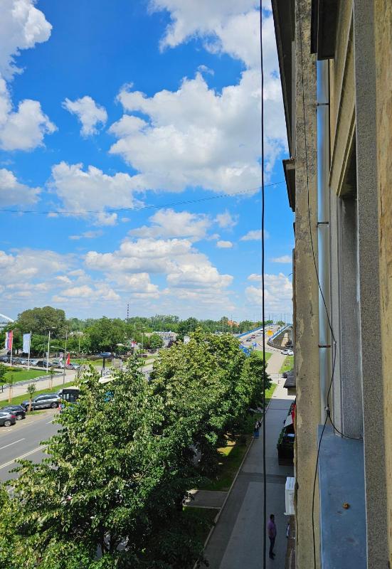Central with Parking 3 Bedroom Apartment - image 7
