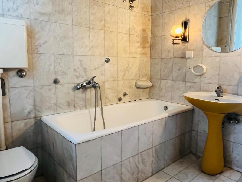 Central with Parking 3 Bedroom Apartment - image 15