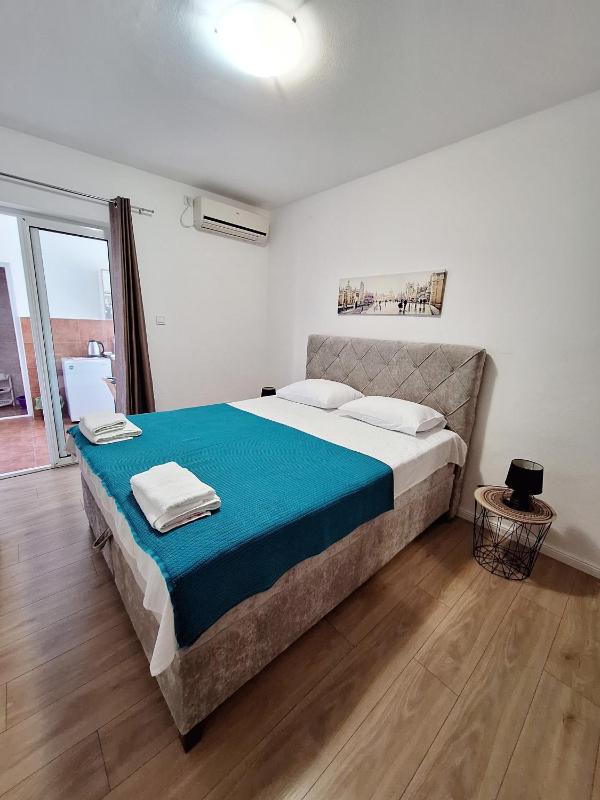 Apartment with Garden View image 1