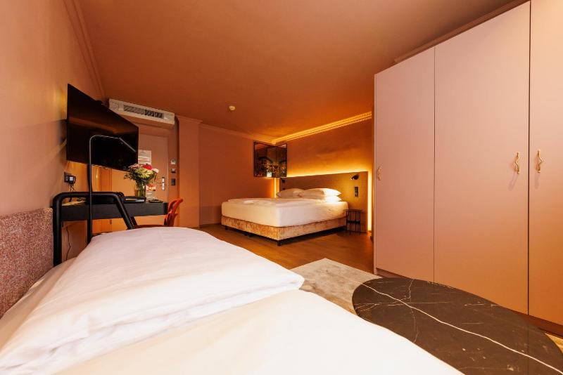 Premium Triple Room image 3