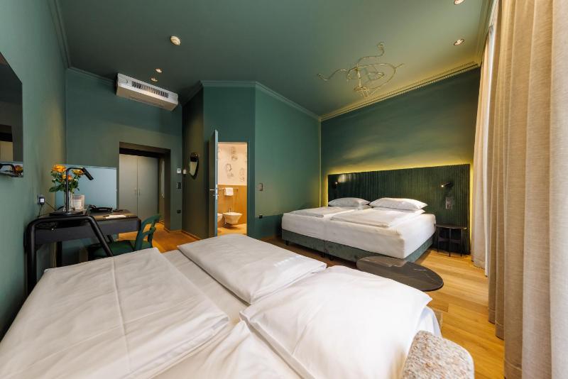 Premium Quadruple Room image 3